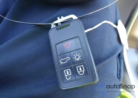 2016 Volvo Xc60 T6 Drive-E из США, поврежденный, VIN YV449MDK7G2783677